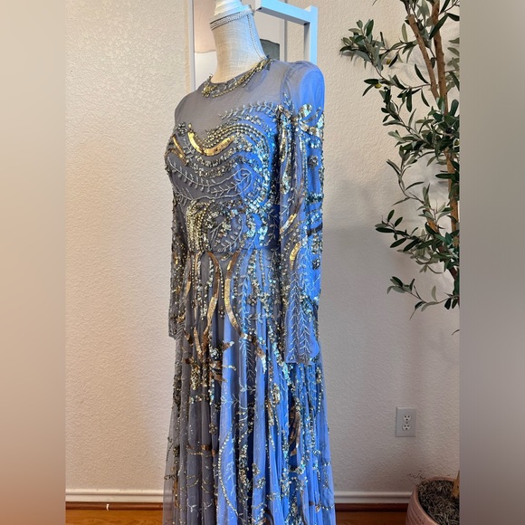 MAC DUGGAL
Long Sleeve Embellished Illusion Evening Gown size 4 - Picture 9 of 13